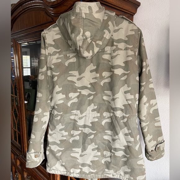 BNCI Camo Faux Fur Lined Hooded Coat Sz M - Picture 2 of 8